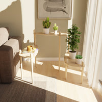 Table à plantes modulaire en bois clair à plusieurs niveaux avec plateaux de formes organiques, idéale pour exposer une collection de végétaux.