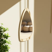 Miroir mural de forme organique asymétrique avec cadre en bois clair