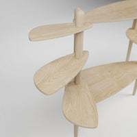 Étagère modulaire en bois clair à plusieurs niveaux pour plantes, conçue pour s'adapter et s'ajouter aux tables Canopée Design.