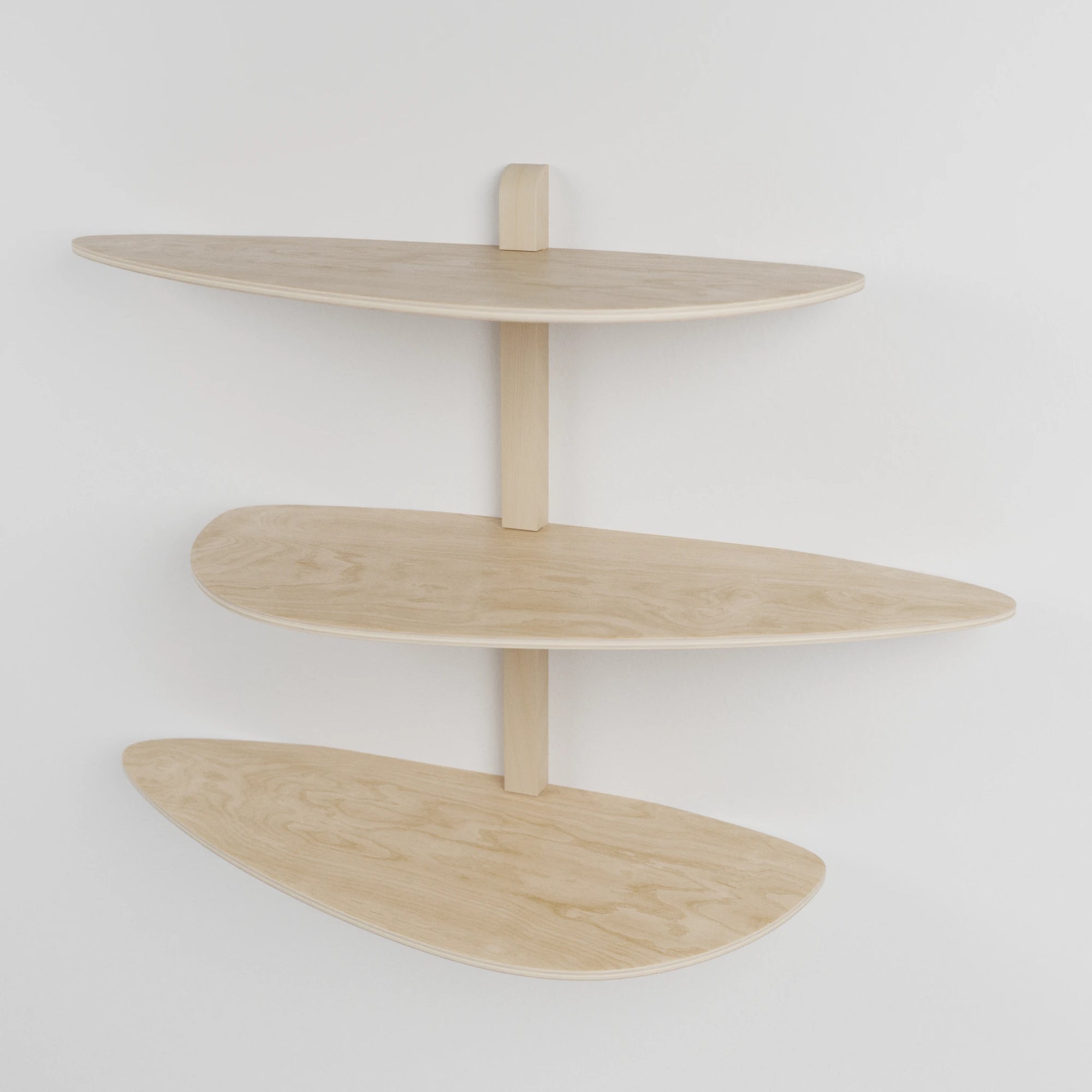 Étagère murale modulaire en bois clair à trois niveaux pour plantes, fixée sur un support central vertical.