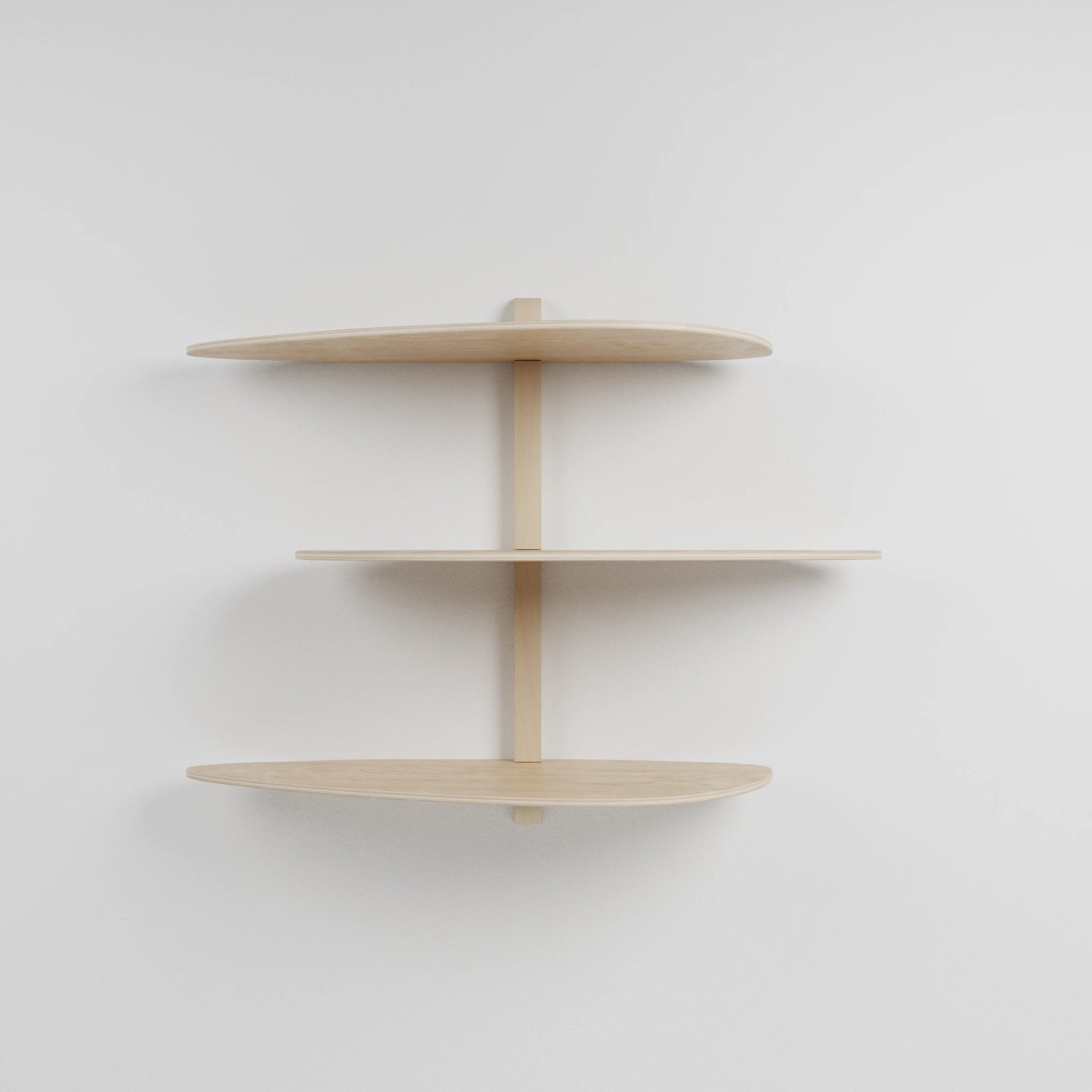 Étagère murale modulaire en bois clair à trois niveaux pour plantes, fixée sur un support central vertical.